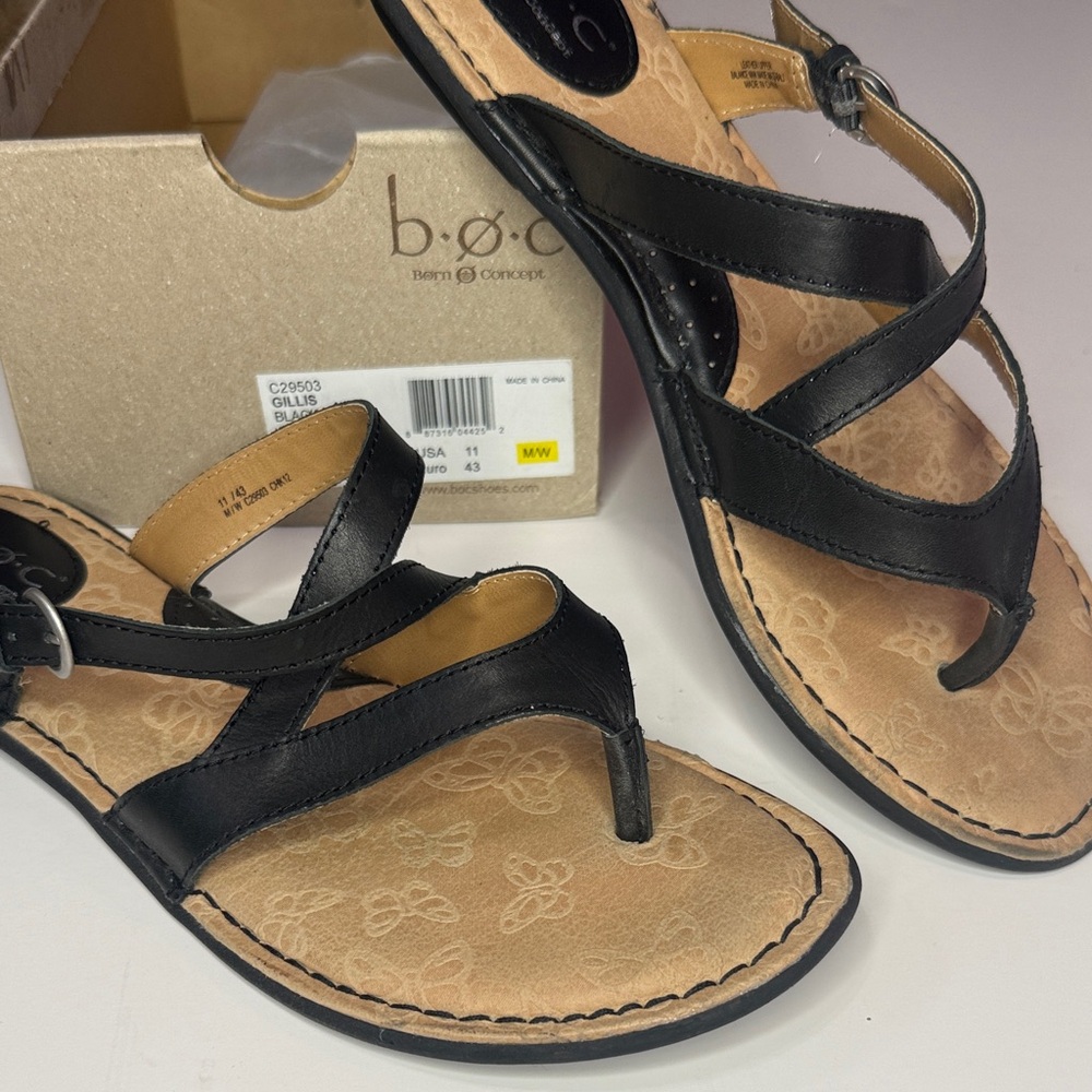 b.o.c. Women's Black and Tan Sandals 11